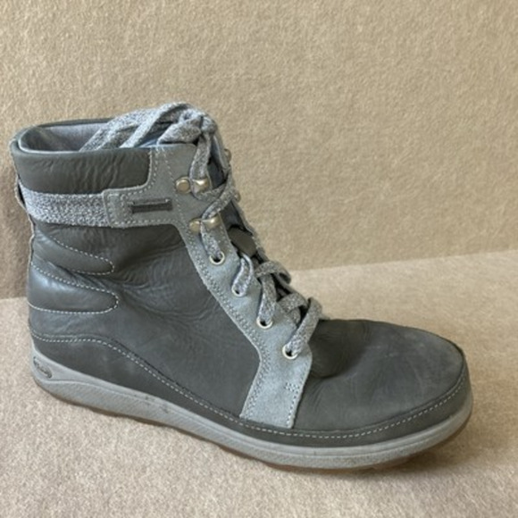 Chaco Women’s Waterproof Hiking Castlerock Boots Sz 8 Gray Leather Hi-top Clean - Picture 2 of 9